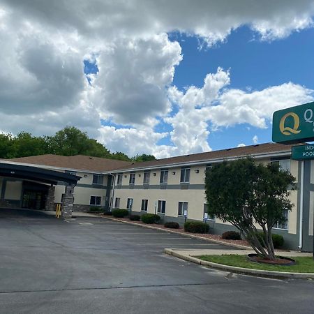 Quality Inn & Suites West Bend Экстерьер фото