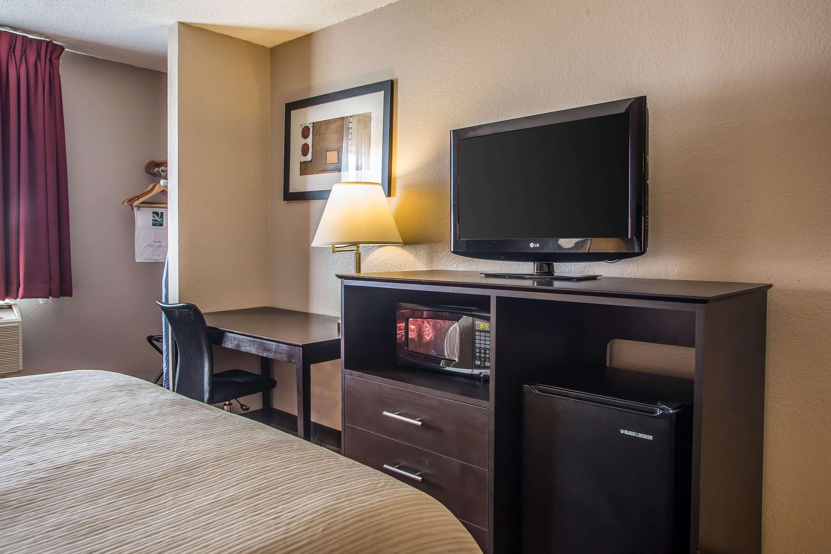 Quality Inn & Suites West Bend Экстерьер фото