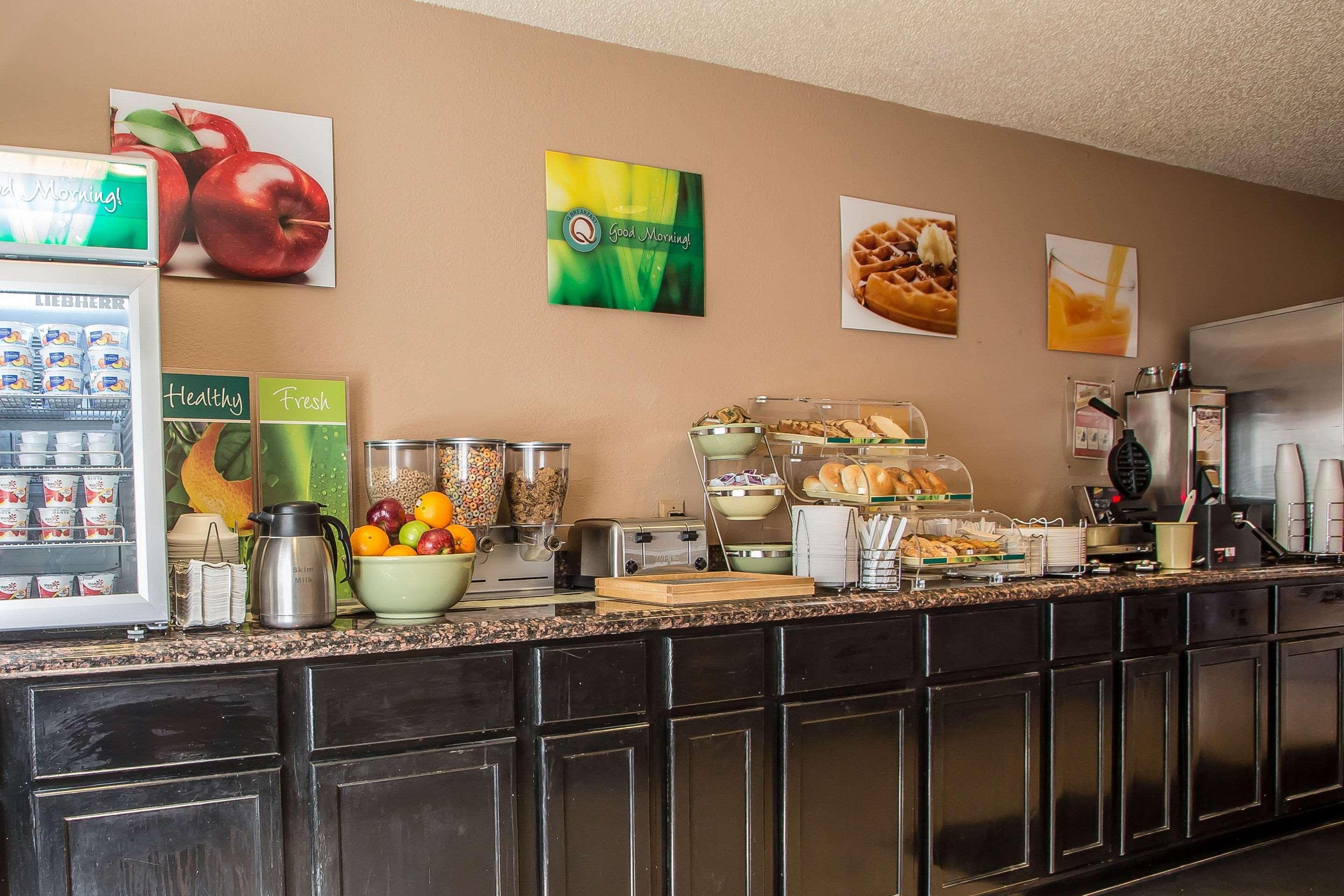 Quality Inn & Suites West Bend Экстерьер фото