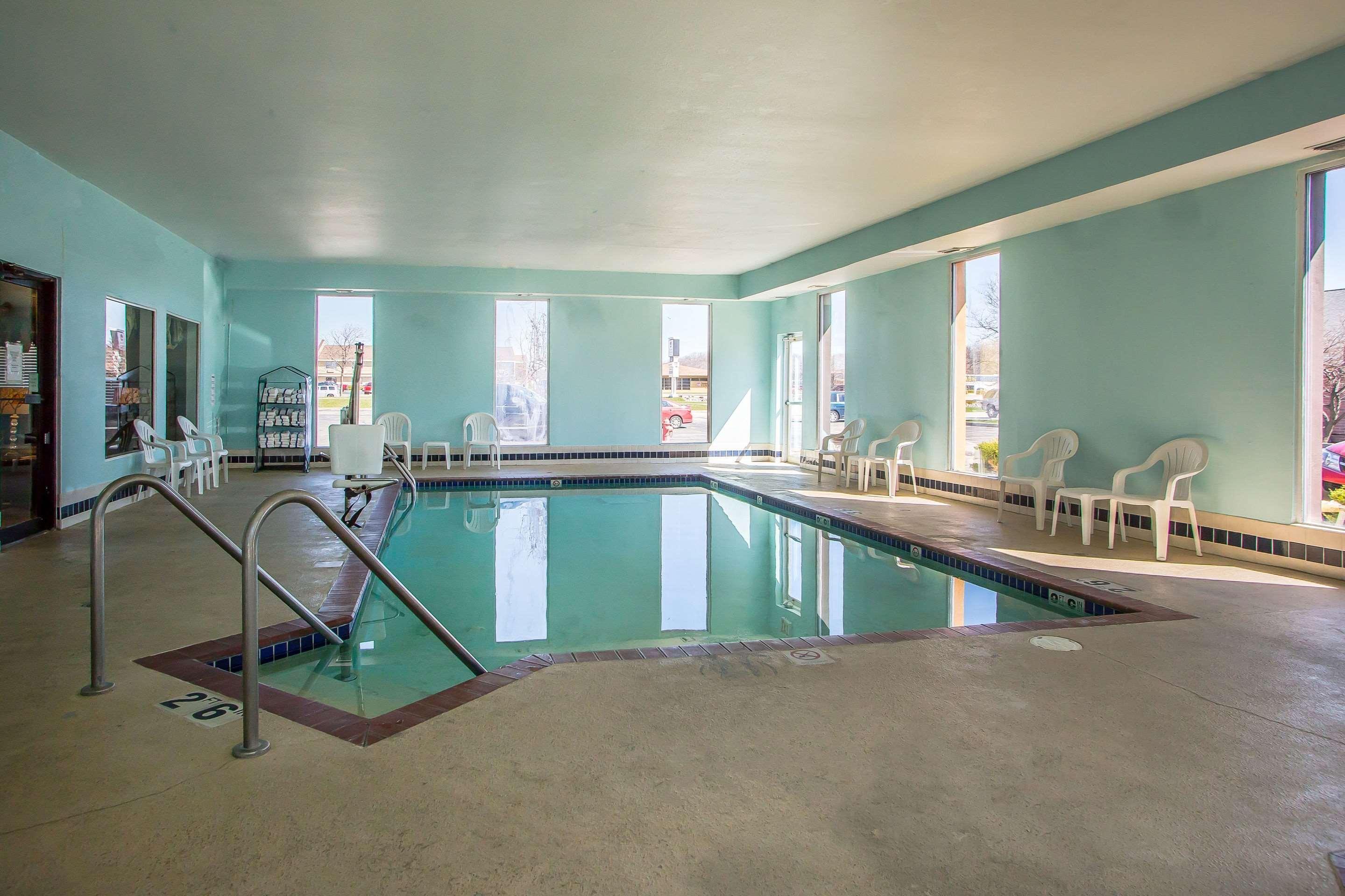Quality Inn & Suites West Bend Экстерьер фото
